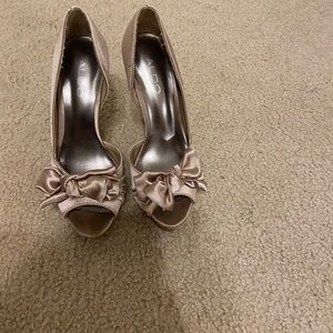 ALDO, size 6, beige.